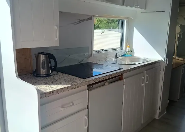 Obok Plazy Camping *